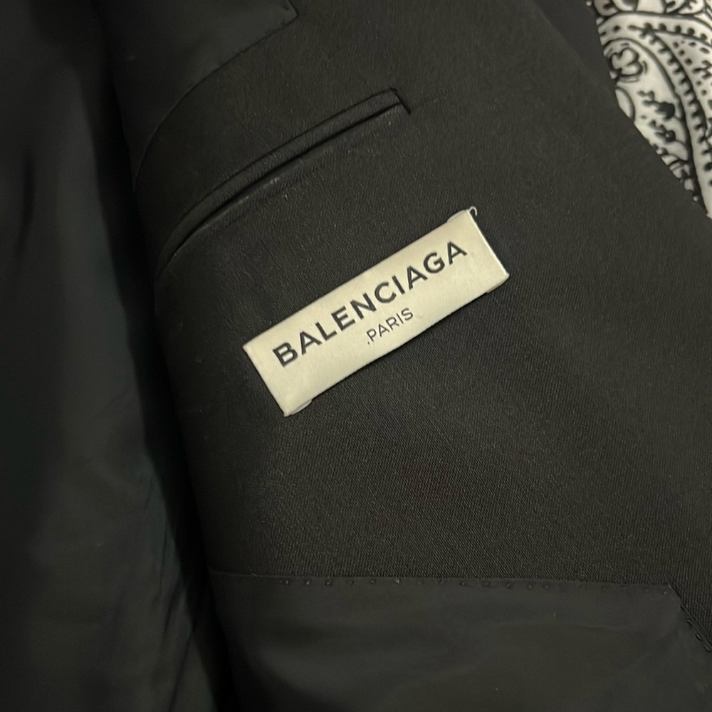 Beautiful balenciaga blazer that will go with anything.